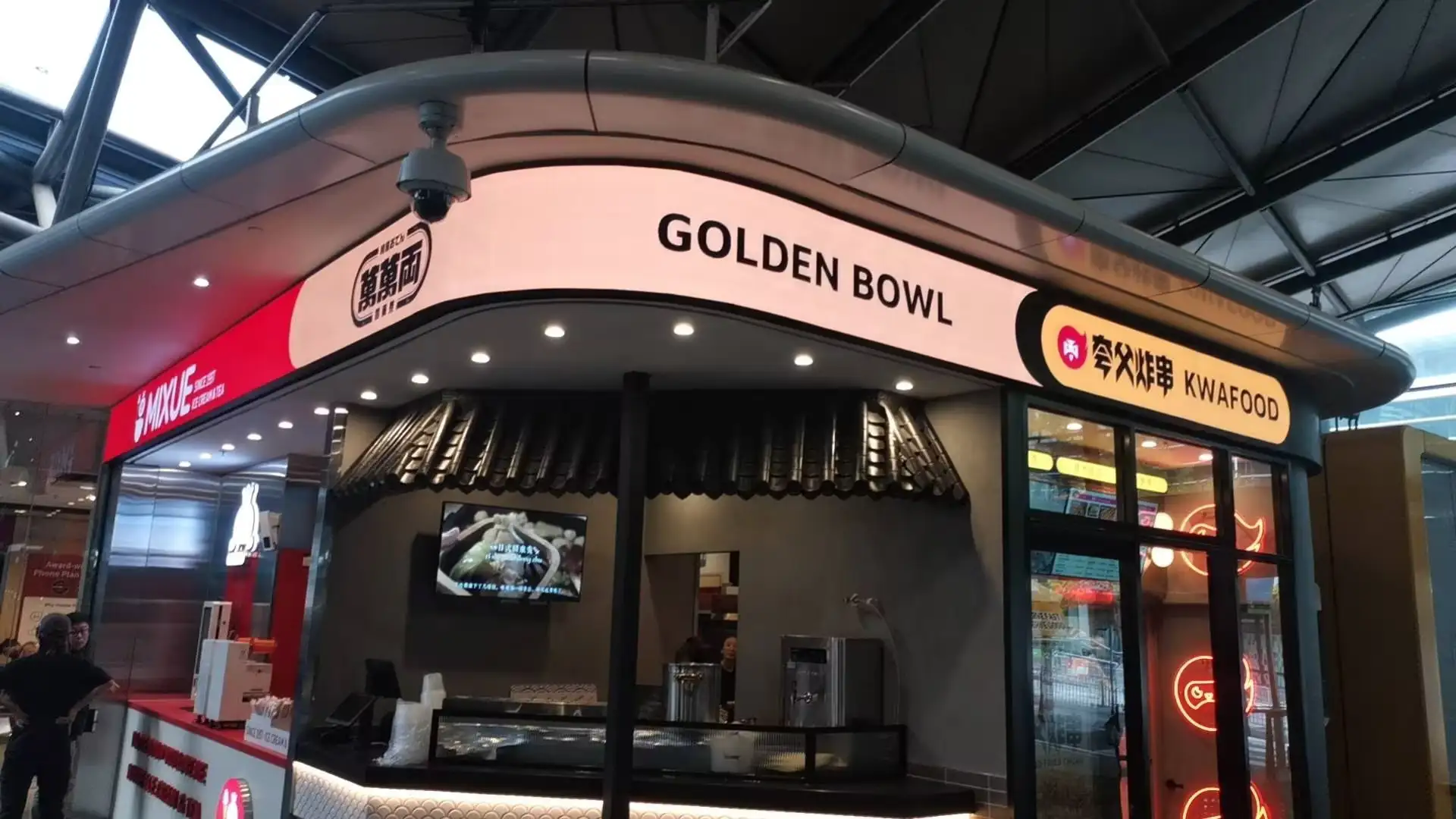 Curved Storefront LED Display